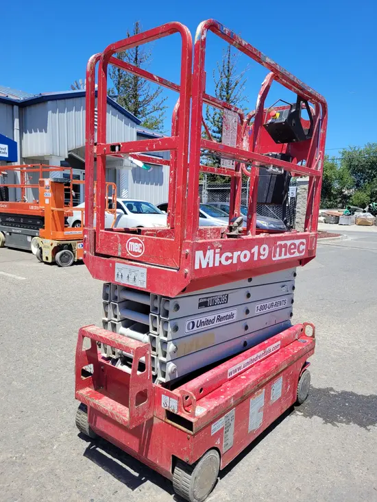 2018 MEC MICRO 19 Scissor Lift