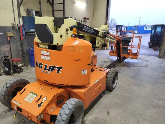 2013 JLG E450AJ Articulating Boom Lift