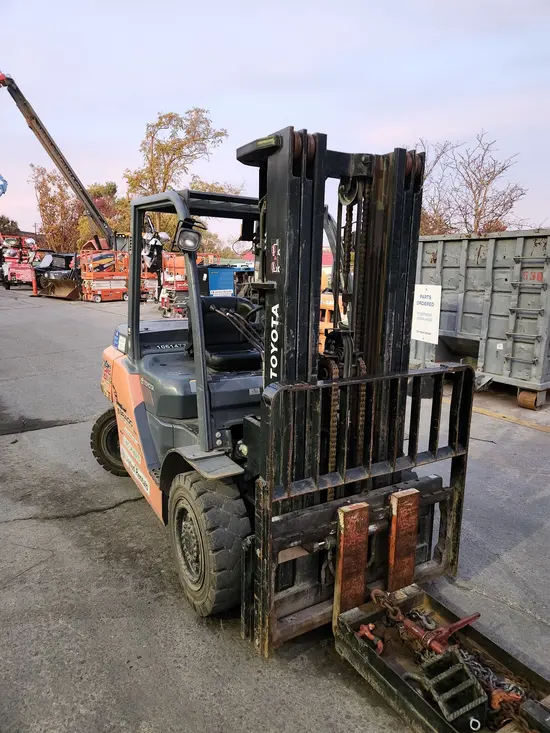 2017 Toyota 8FD35U Warehouse Forklift