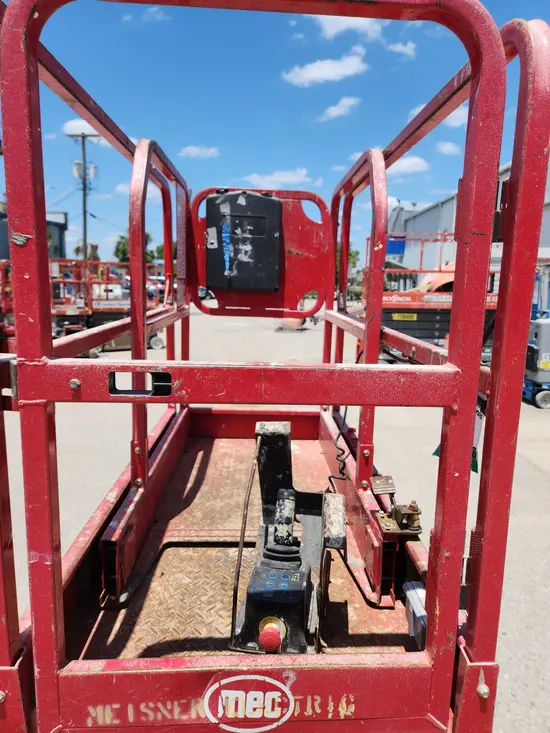 2018 MEC MICRO 19 Scissor Lift