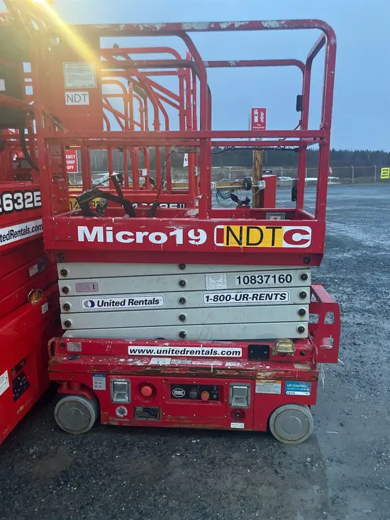 2018 MEC MICRO 19 Scissor Lift