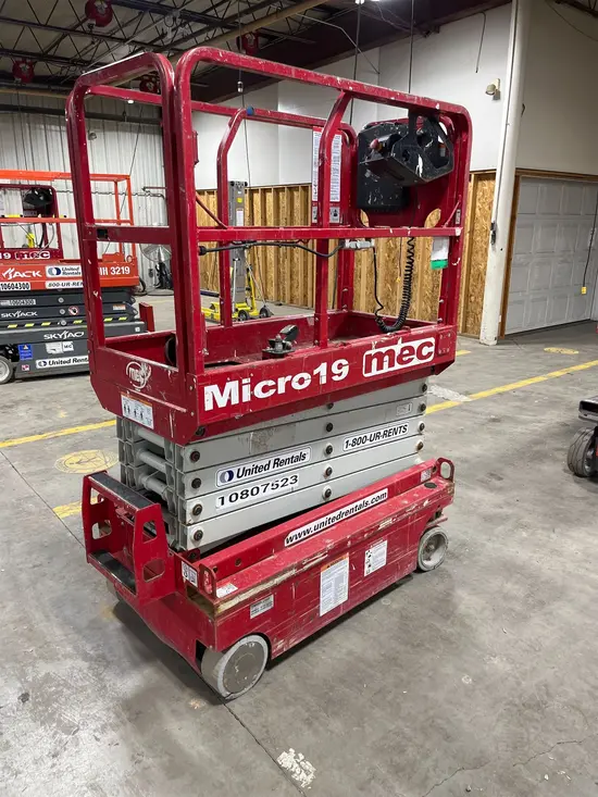 2018 MEC MICRO 19 Scissor Lift
