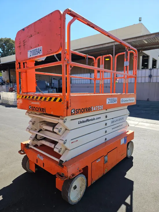 2018 Snorkel S4732E Scissor Lift