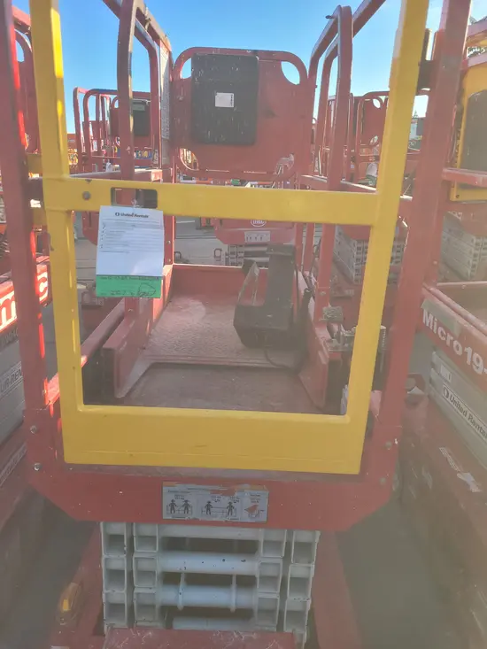 2018 MEC MICRO 19 Scissor Lift