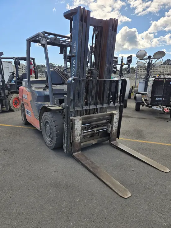 2015 Toyota 8FD35U Warehouse Forklift