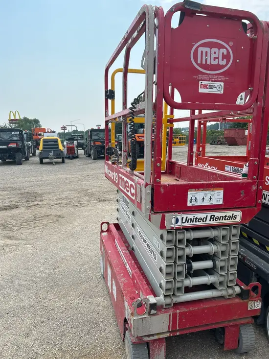 2018 MEC MICRO 19 Scissor Lift