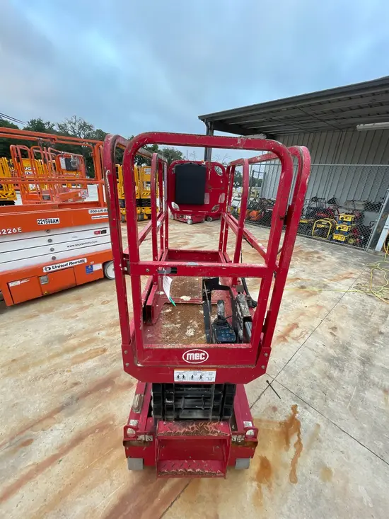2018 MEC MICRO 19 Scissor Lift