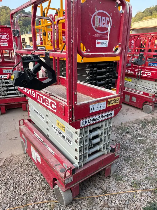2018 MEC MICRO 19 Scissor Lift