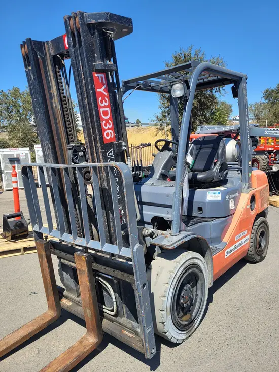 2017 Toyota 8FGU30 Warehouse Forklift