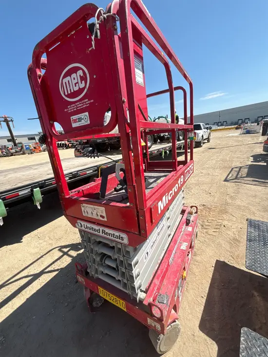 2018 MEC MICRO 19 Scissor Lift