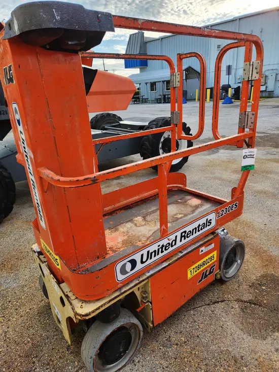 2019 JLG 1230ES Self-Propelled One-Person Lift