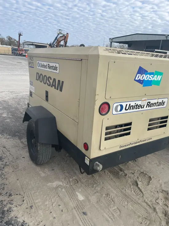 2018 Doosan P425/HP375WCU Air Compressor