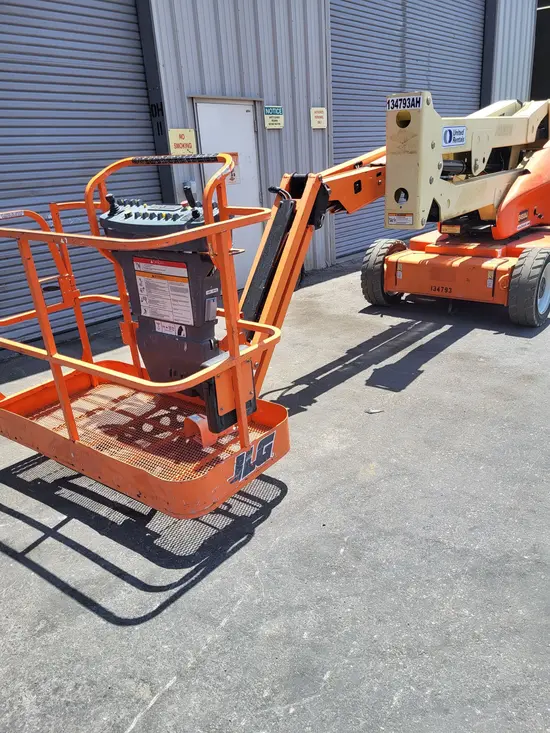 2014 JLG E450AJ Articulating Boom Lift