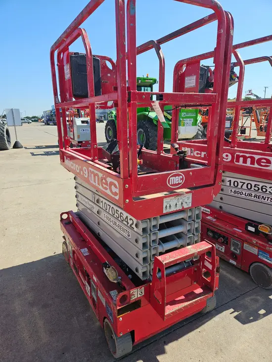 2018 MEC MICRO 19 Scissor Lift