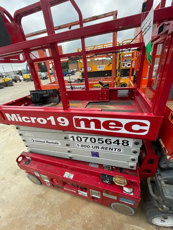 2018 MEC MICRO 19 Scissor Lift