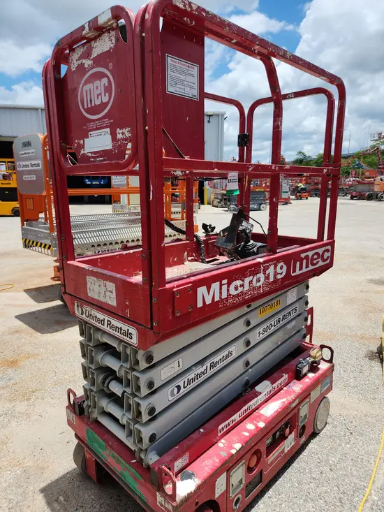 2018 MEC MICRO 19 Scissor Lift