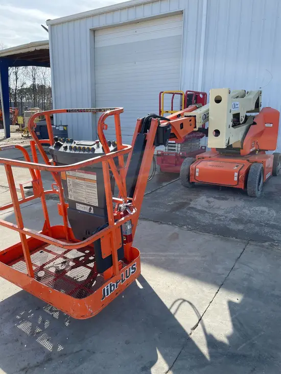 2015 JLG E400AJPN Articulating Boom Lift