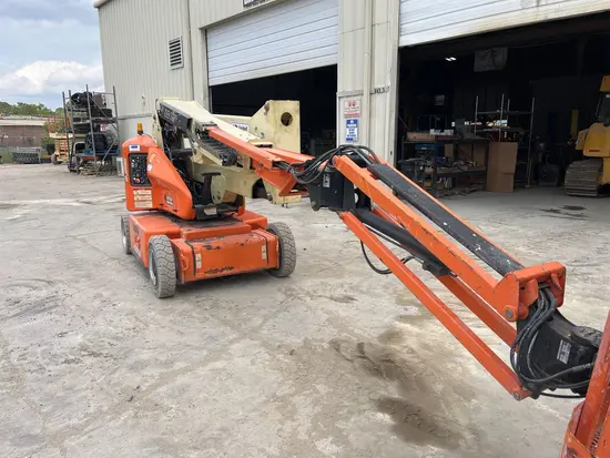2014 JLG E400AJPN Articulating Boom Lift