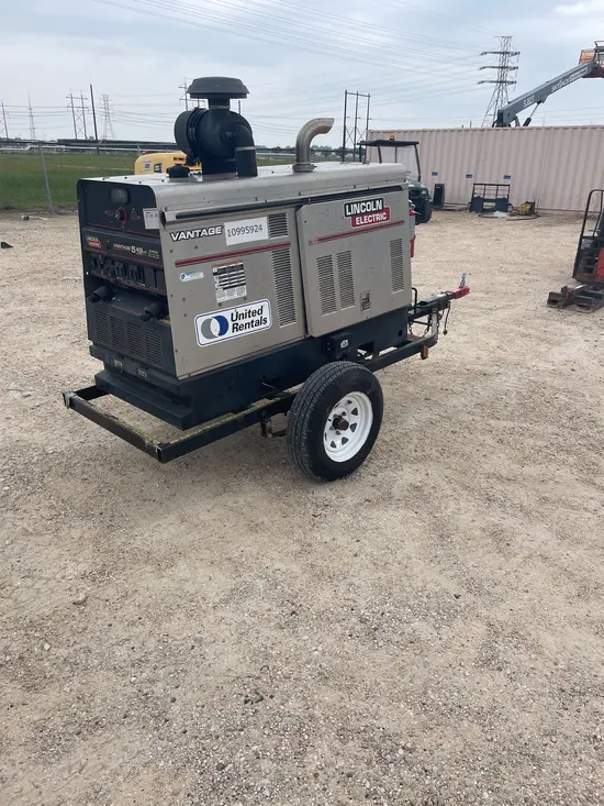 2019 Lincoln Electric VANTAGE 549 Welder