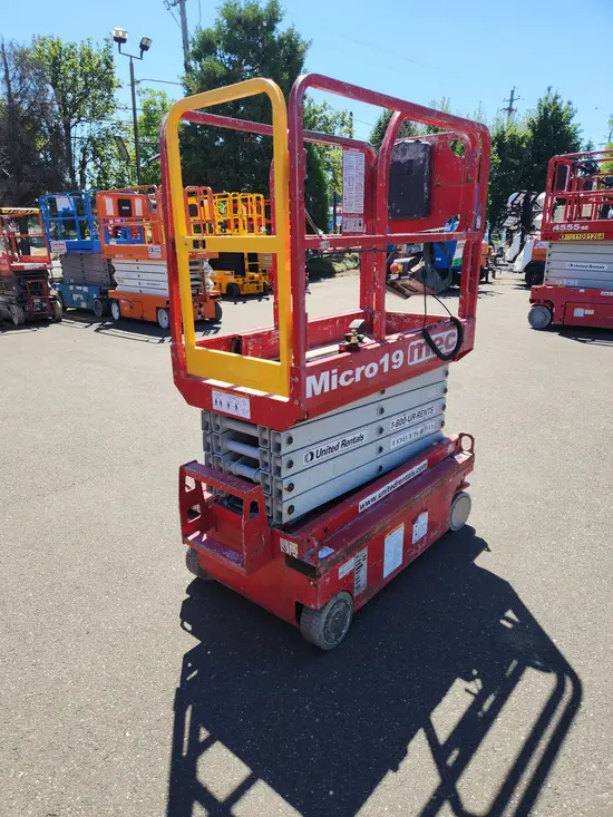 2018 MEC MICRO 19 Scissor Lift
