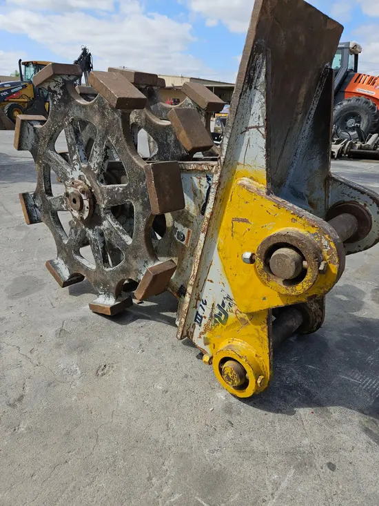 2020 FURUKAWA CW24III Compaction Attachment