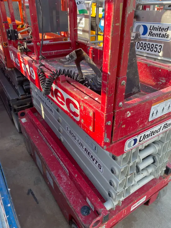 2018 MEC MICRO 19 Scissor Lift