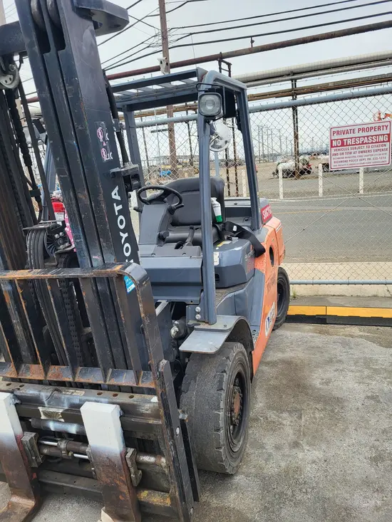 2016 Toyota 8FD35U Warehouse Forklift