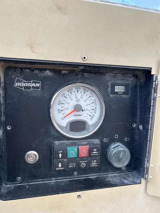 2018 Doosan P425/HP375WCUT4 Air Compressor