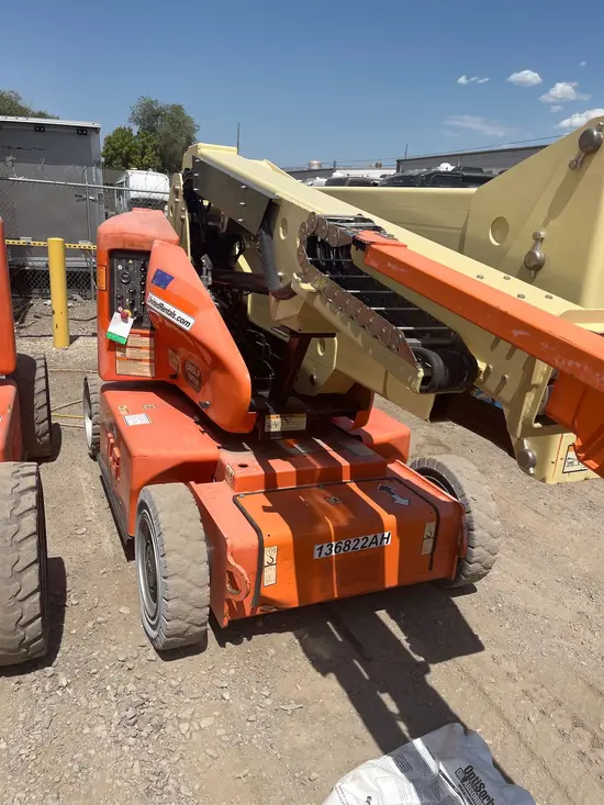 2014 JLG E400AJPN Articulating Boom Lift