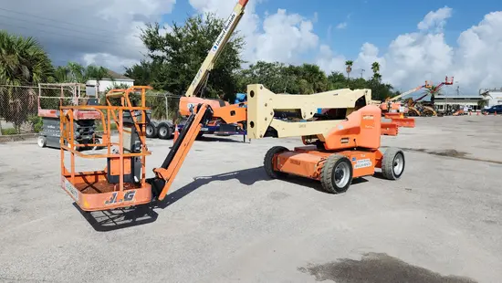 2016 JLG E450AJ Articulating Boom Lift