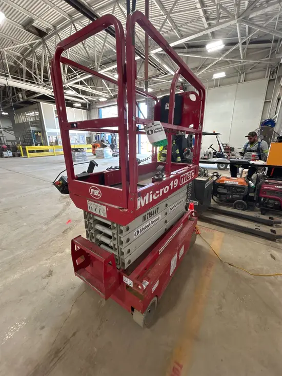 2018 MEC MICRO 19 Scissor Lift