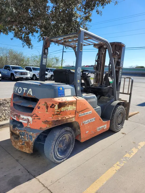 2018 Toyota 8FD35U Warehouse Forklift