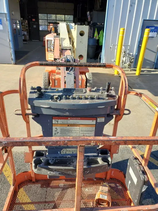 2013 JLG E400AN Articulating Boom Lift