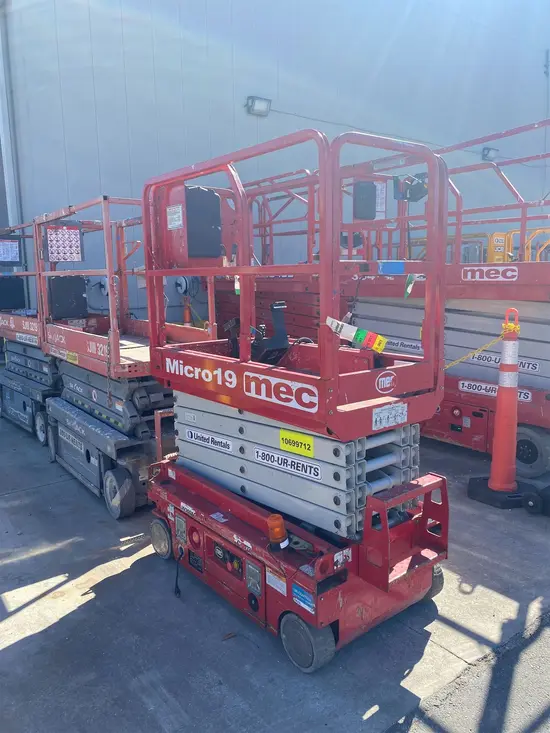2017 MEC MICRO 19 Scissor Lift