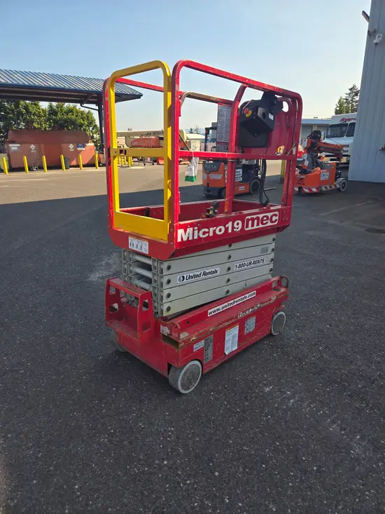 2018 MEC MICRO 19 Scissor Lift