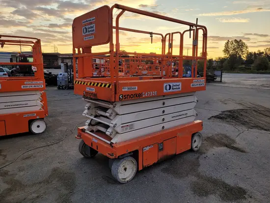 2017 Snorkel S4732E Scissor Lift