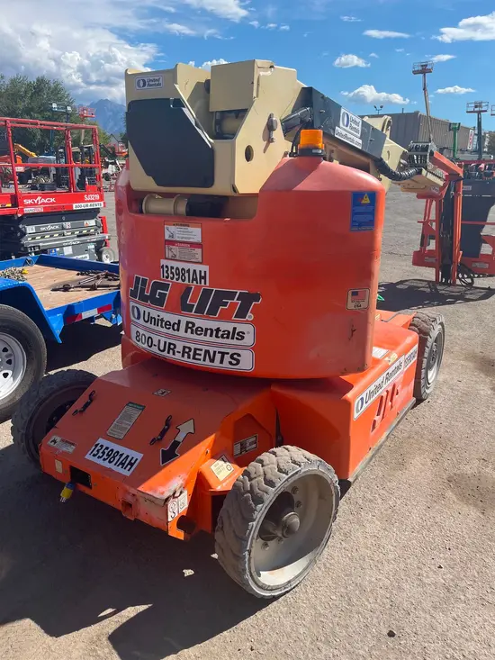 2014 JLG E400AJPN Articulating Boom Lift