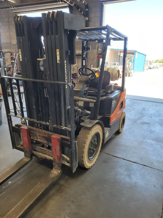 2017 Doosan G25E-5 Warehouse Forklift