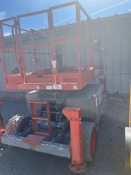 2016 Skyjack SJ6832RT Scissor Lift