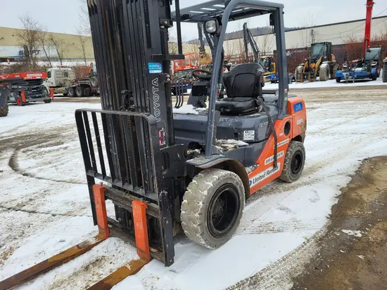 2019 Toyota 8FGU30 Warehouse Forklift