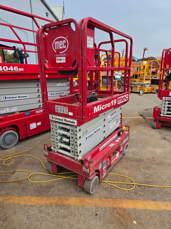 2018 MEC MICRO 19 Scissor Lift