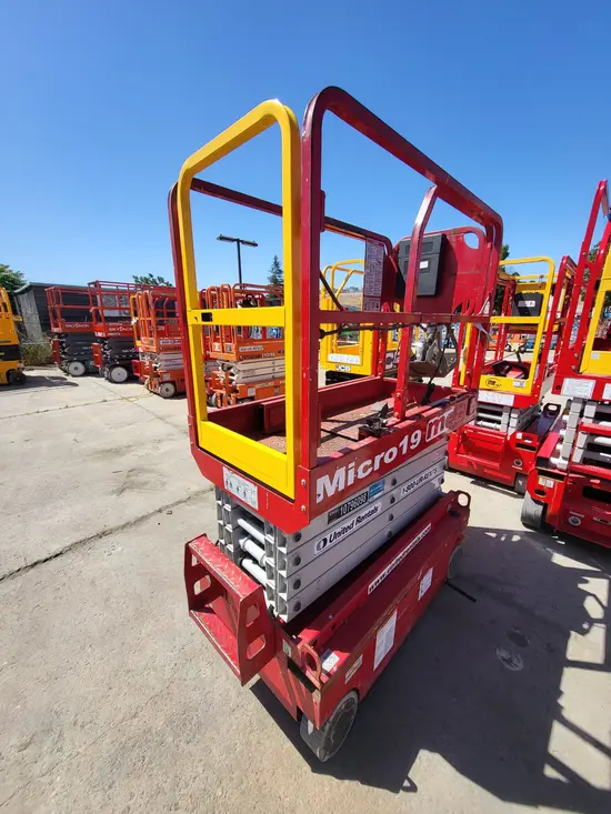2018 MEC MICRO 19 Scissor Lift
