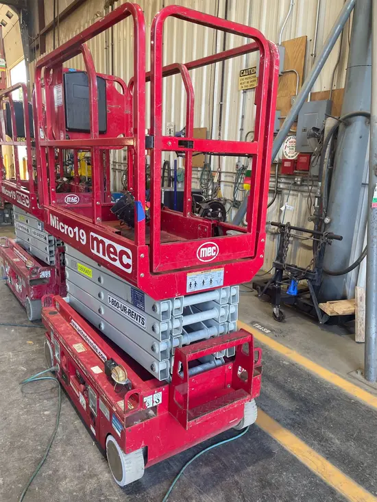 2018 MEC MICRO 19 Scissor Lift