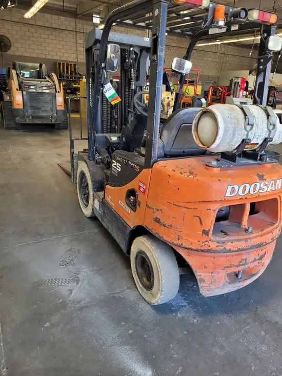 2017 Doosan G25E-5 Warehouse Forklift