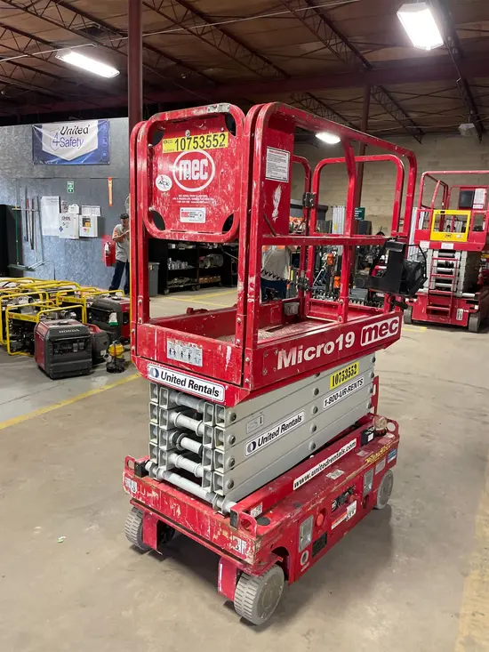 2018 MEC MICRO 19 Scissor Lift