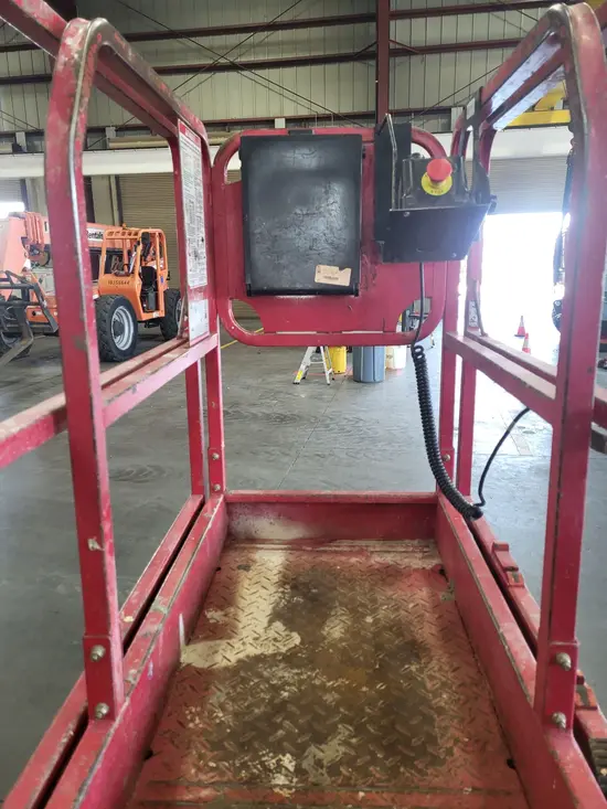 2018 MEC MICRO 19 Scissor Lift