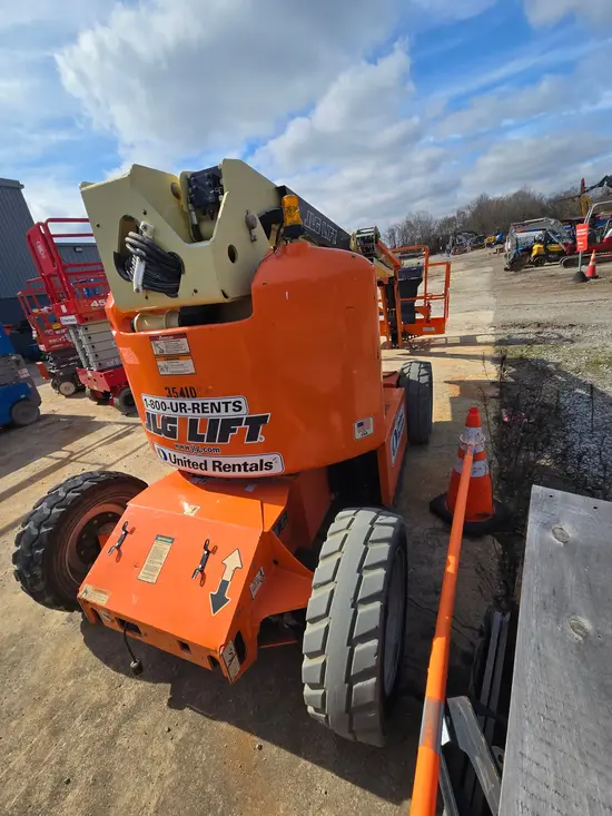 2016 JLG E450AJ Articulating Boom Lift