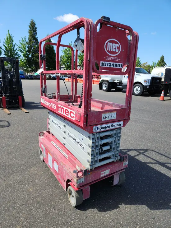 2018 MEC MICRO 19 Scissor Lift