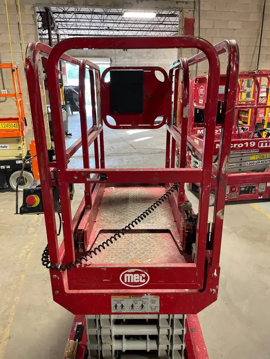 2018 MEC MICRO 19 Scissor Lift