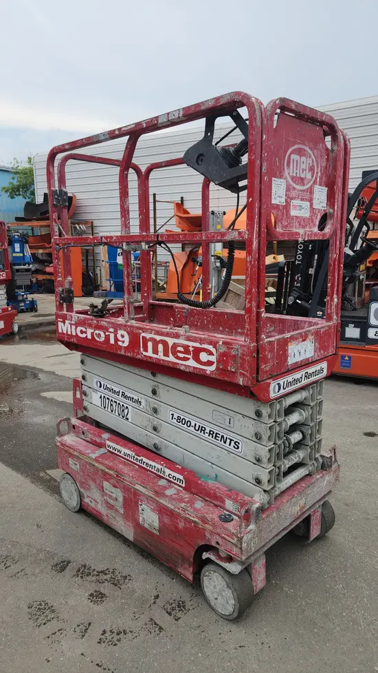 2018 MEC MICRO 19 Scissor Lift